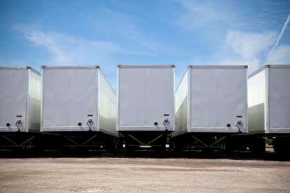 Truck-trailer coupling incl. door monitoring